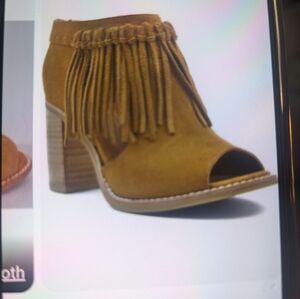 Sbicca vintage collection fringed suede women's hickory bootie.